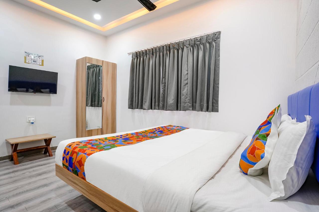 Fabhotel Vrundavan, Athwa Bhatha Exterior foto