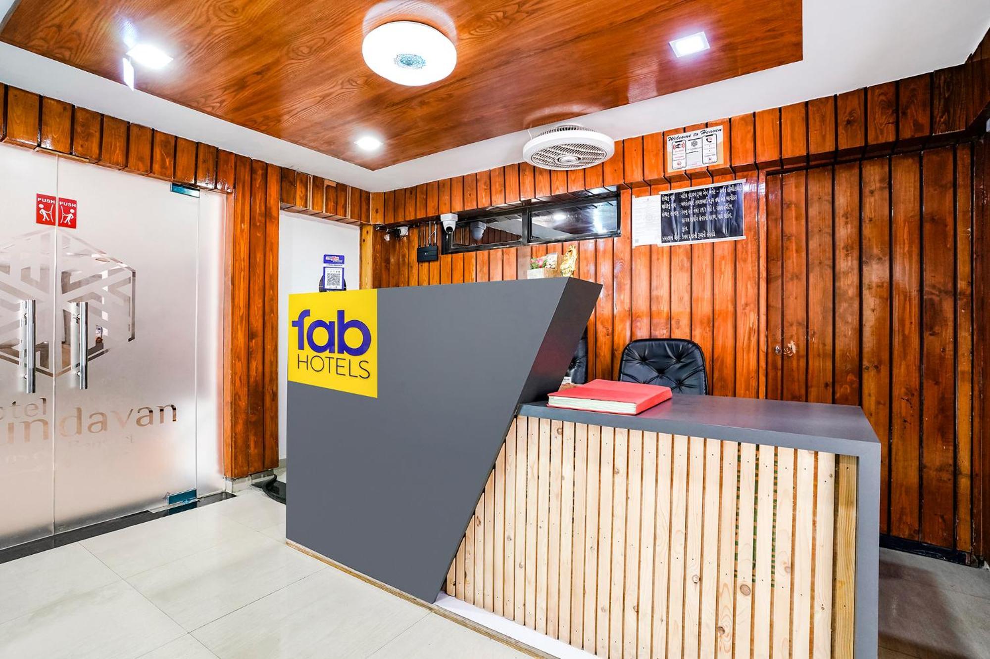 Fabhotel Vrundavan, Athwa Bhatha Exterior foto
